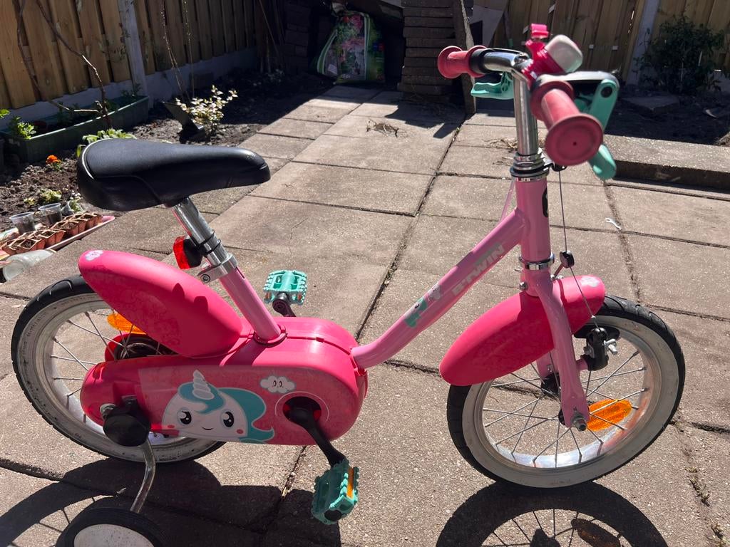Kinder fiets met zijwieltjes, Ophalen, Zo goed als nieuw, Minder dan 16 inch, Zijwieltjes