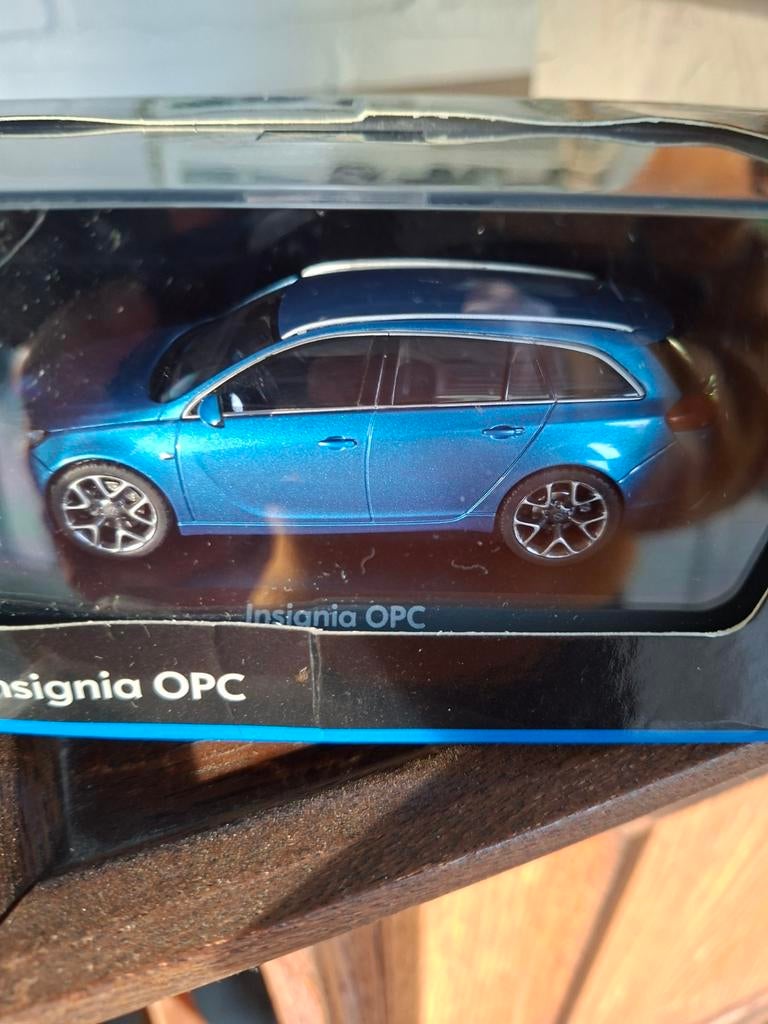 Opel insignia opc stationwagen  blauw, Hobby en Vrije tijd, Modelauto's | 1:43, Ophalen of Verzenden, Auto
