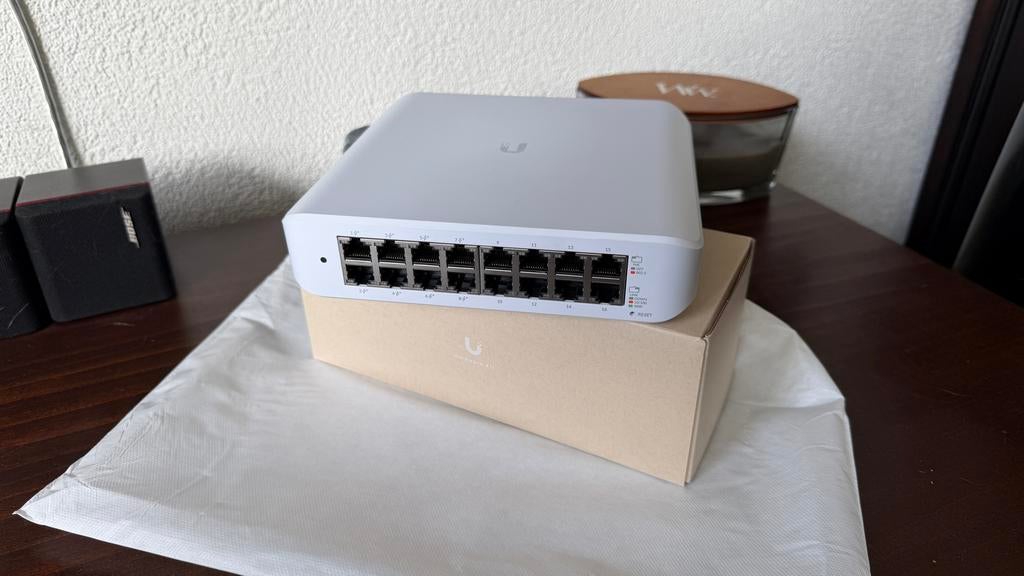 Ubiquiti UniFi Switch Lite 16 PoE (USW-Lite-16-PoE), Computers en Software, Netwerk switches, Ophalen of Verzenden, Zo goed als nieuw
