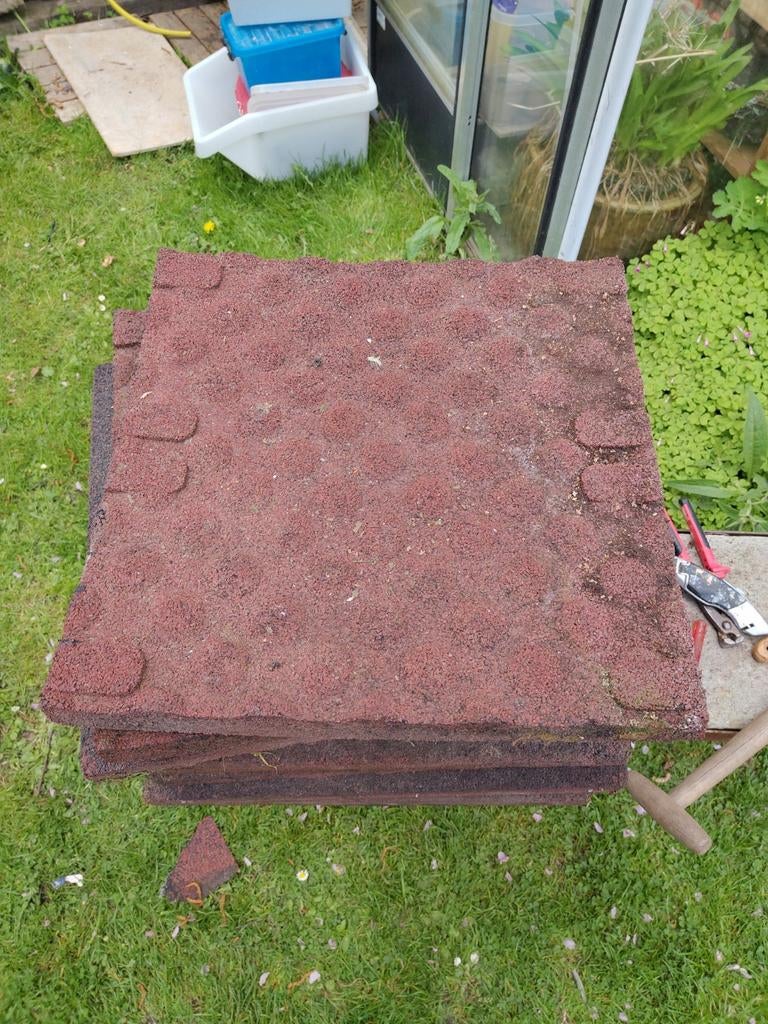 Gebruikte rubber tegels 48x48 cm - Ideaal voor speelplek, Tuin en Terras, Ophalen, Gebruikt, Rubber, Terrastegels