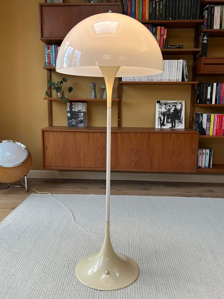 Panthella vloerlamp Louis Poulsen – zeldzaam mooi exemplaar!, Huis en Inrichting, Lampen | Vloerlampen, Ophalen of Verzenden, Gebruikt