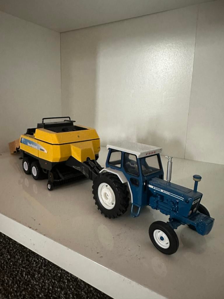 Britains Ford 7600 Tractor met New Holland Balenpers 1:32, Ophalen of Verzenden, Gebruikt, Tractor of Landbouw, Britains