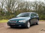 Volvo V70 2.4 Automaat | Scarab Green | Blijvend youngtimer, Auto's, Volvo, Beige, Elektrische ramen, 500 kg, Groen