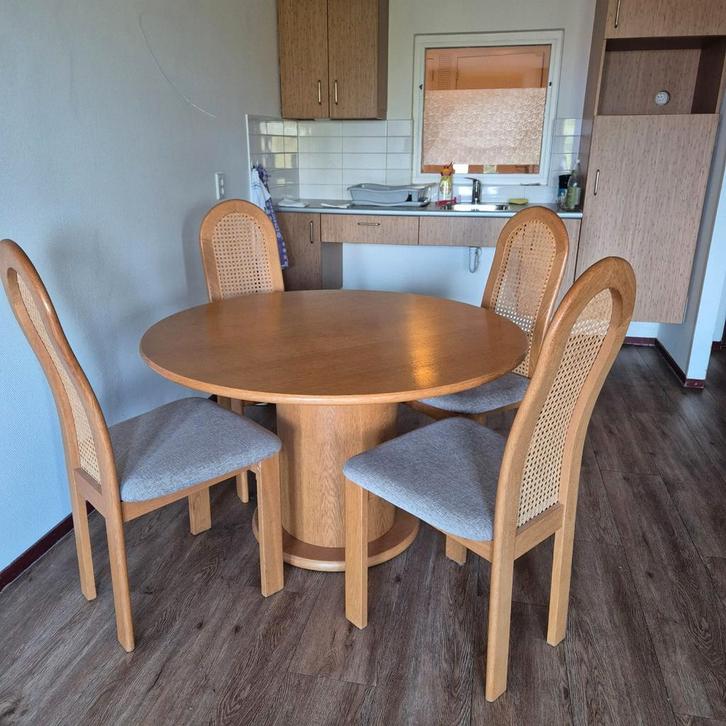 Ronde eettafel met 4 stoelen, Huis en Inrichting, Tafels | Eettafels, Zo goed als nieuw, 100 tot 150 cm, 100 tot 150 cm, Vier personen