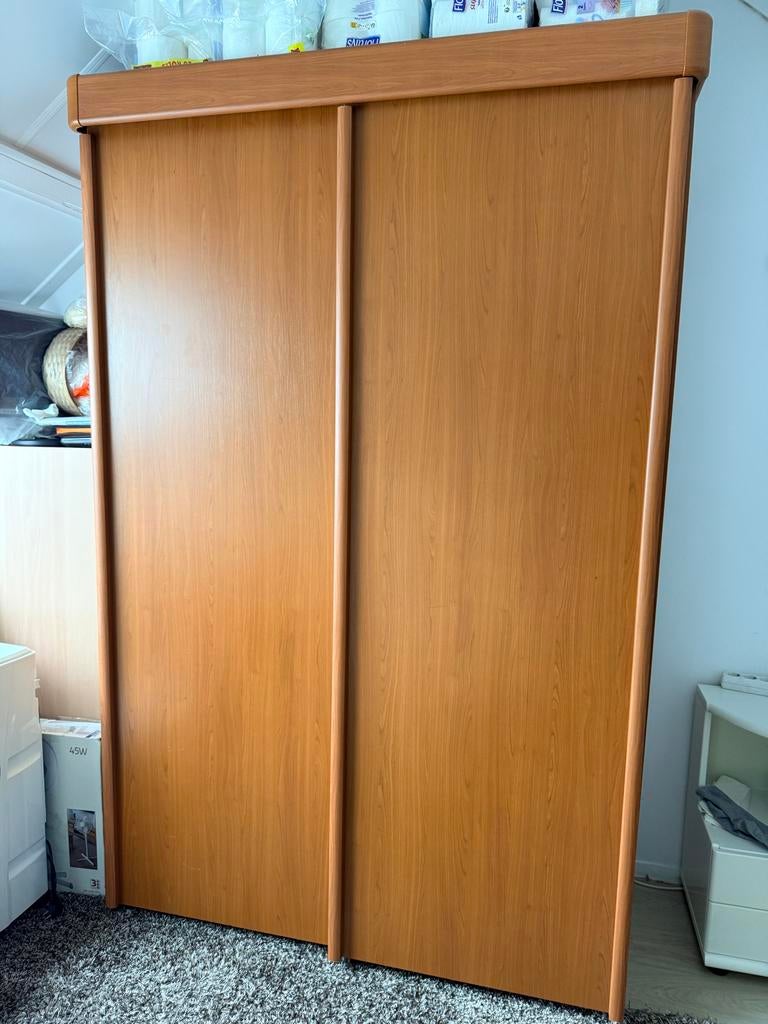 Ruime kledingkast met schuifdeuren, Huis en Inrichting, Kasten | Kledingkasten, Ophalen, Met plank(en), Gebruikt, 100 tot 150 cm