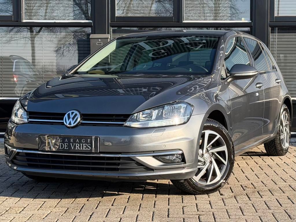 Volkswagen Golf 1.0 TSI 110pk Sound ACC Apple CarPlay Stoelv, Auto's, Volkswagen, Gebruikt, Zwart, 1137 kg, Origineel Nederlands