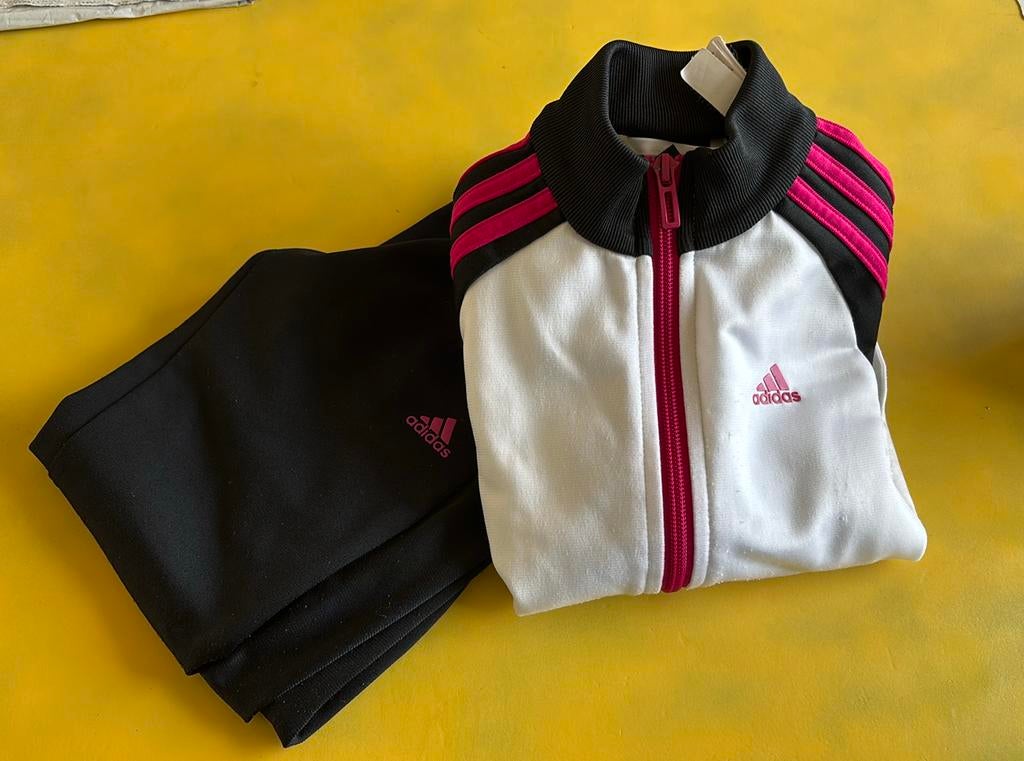 Adidas trainingspak maat 116, Kinderen en Baby's, Kinderkleding | Maat 116, Ophalen of Verzenden, Gebruikt, Jongen of Meisje, Sport- of Zwemkleding