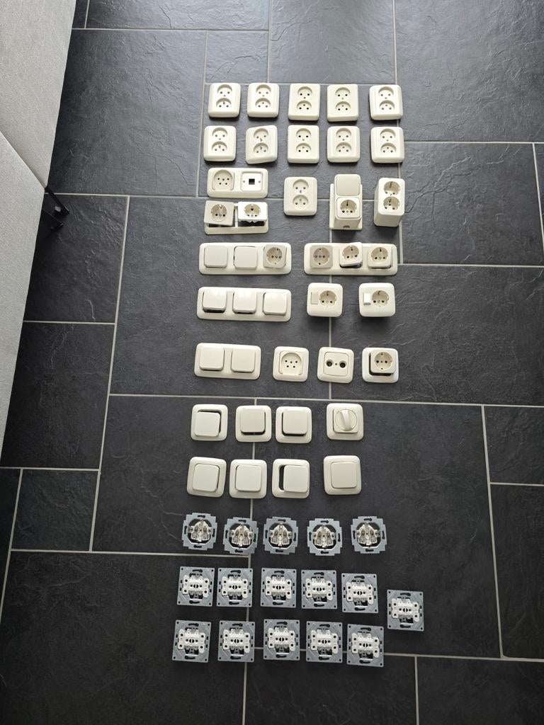 Busch Jaeger electra met 16 nieuwe binnenwerken, Doe-het-zelf en Verbouw, Elektra en Kabels, Ophalen of Verzenden