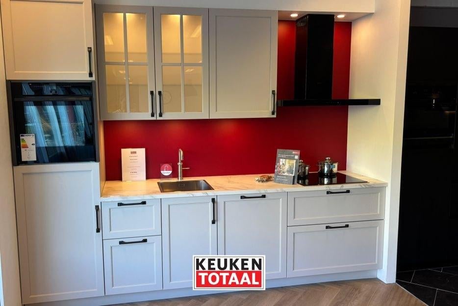 Showroomkeuken Nolte Sahara, Ophalen, Wit, Enkelwandige keuken, Hoogglans of Gelakt