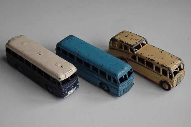 3 bussen van Dinky Toys, Hobby en Vrije tijd, Modelauto's | 1:43, Gebruikt, Bus of Vrachtwagen, Overige merken, Ophalen of Verzenden