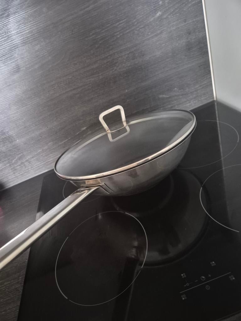 Vivo Villeroy & Boch wokpan in goede staat met deksel, Huis en Inrichting, Keuken | Potten en Pannen, Ophalen, Zo goed als nieuw