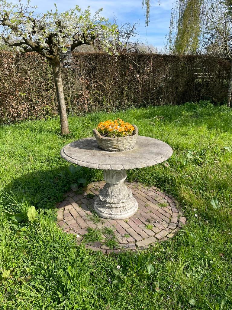 Betonnen tuintafel in mooie staat!, Tuin en Terras, Ophalen, Gebruikt, Rond, Overige materialen