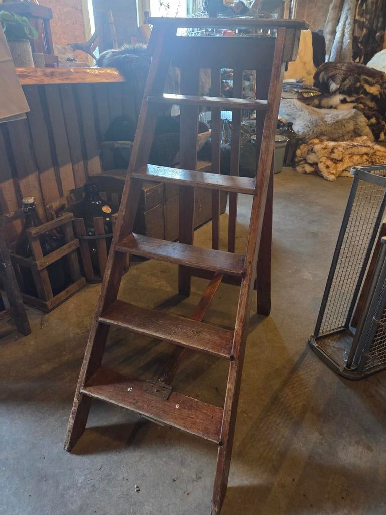 Oude Houten trap met 5 treden, Doe-het-zelf en Verbouw, Ladders en Trappen, Ophalen, Gebruikt, Minder dan 2 meter