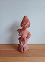 Zwaar Stenen Terracotta Kleurig Beeld / Tuinbeeld voor € 25, Ophalen