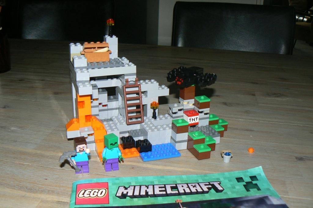 Te koop: Lego Minecraft 2 stuks 21113 en 21123 met boeken, Gebruikt, Lego, Ophalen of Verzenden, Compleet