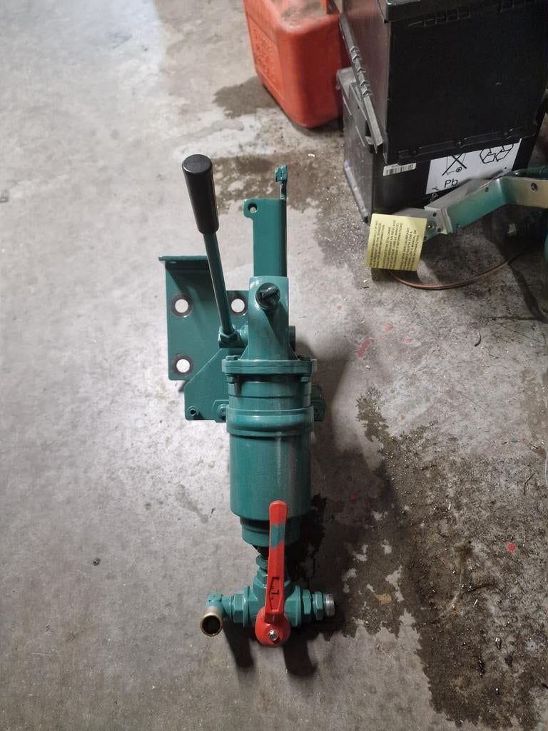 Smeeroliepomp volvo d16, Ophalen, Nieuw, Volvo