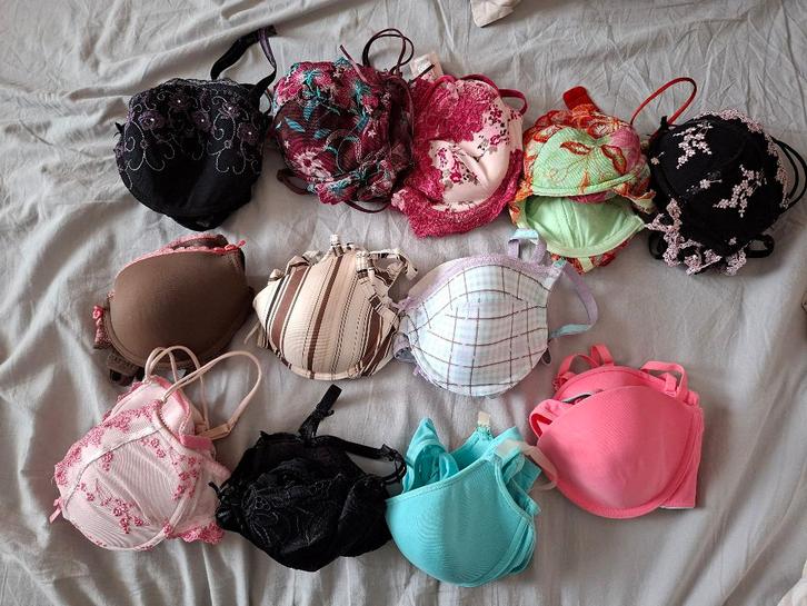 12 setjes bh 75B en string maat S of S/M, Kleding | Dames, Ondergoed en Lingerie, Setje, Overige kleuren, Ophalen of Verzenden