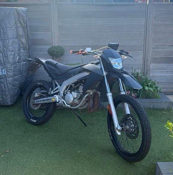 Aprilia SX 50 Schakelbrommer uit 2017 - Nieuwe Banden!, Fietsen en Brommers, Brommers | Derbi, Ophalen, 6 versnellingen, Gebruikt