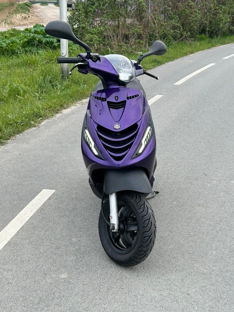 Paarse Piaggio zip brom, Fietsen en Brommers, Scooters | Piaggio, Ophalen, Maximaal 45 km/u, Zip, Zo goed als nieuw