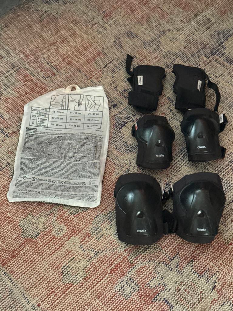 Oxelo beschermset 3x2 voor kinderen zwart, Sport en Fitness, Skateboarden, Gebruikt, Bescherming, Ophalen of Verzenden