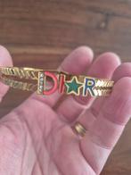 Gouden Dior Armband met Kleurrijke Letters en Strass, Sieraden, Tassen en Uiterlijk, Armbanden, Overige materialen, Nieuw, Ophalen of Verzenden