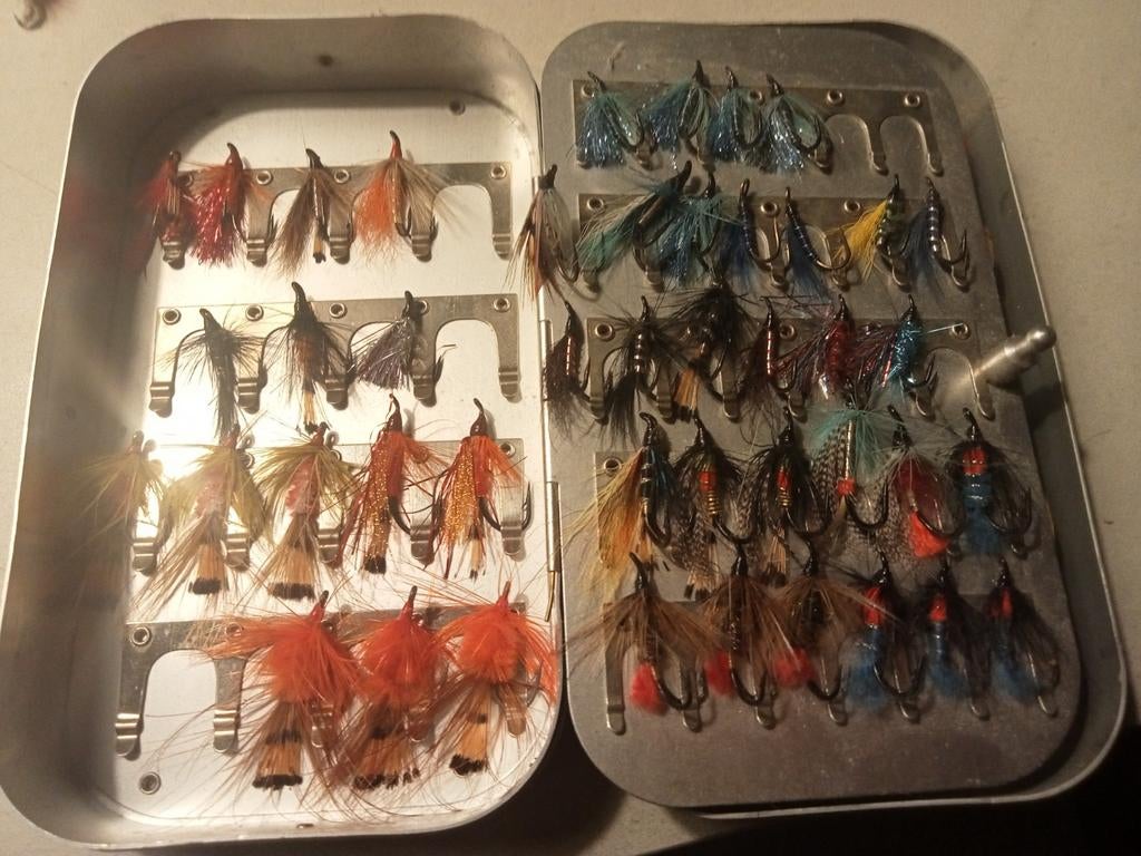 Vliegen doos, zalm,  Richard Wheatley. Van Kees Ketting., Watersport en Boten, Ophalen of Verzenden, Overige typen