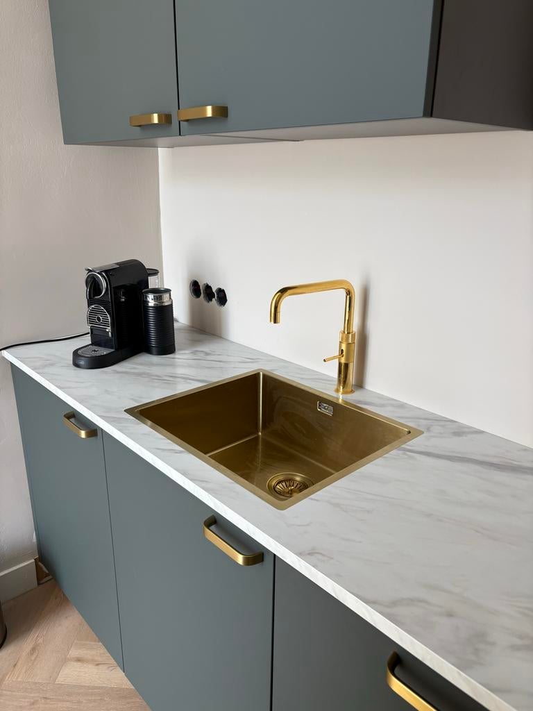 Aanrechtblad kunststof met goudkleurige wasbak, Huis en Inrichting, Keuken | Keukenelementen, Ophalen, Wit, Nieuw, 200 cm of meer