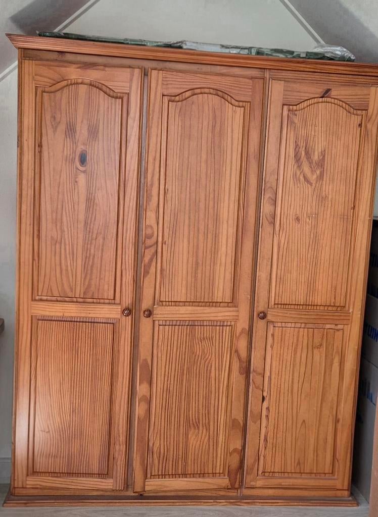 Houten kledingkast met 3 deuren, Ophalen, Gebruikt, 100 tot 150 cm, Klassiek