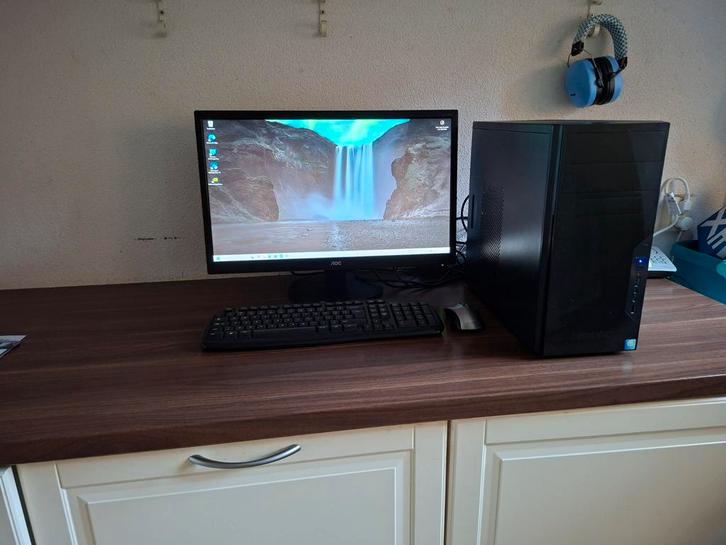 Game pc i5 7400 complete set Windows 11, Computers en Software, Desktop Pc's, Gebruikt, 3 tot 4 Ghz, SSD, 8 GB, Met videokaart