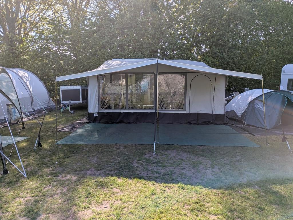 Brand Montana 240 voortent maat 12 + luifel solaire maat 12, Ophalen, Zo goed als nieuw