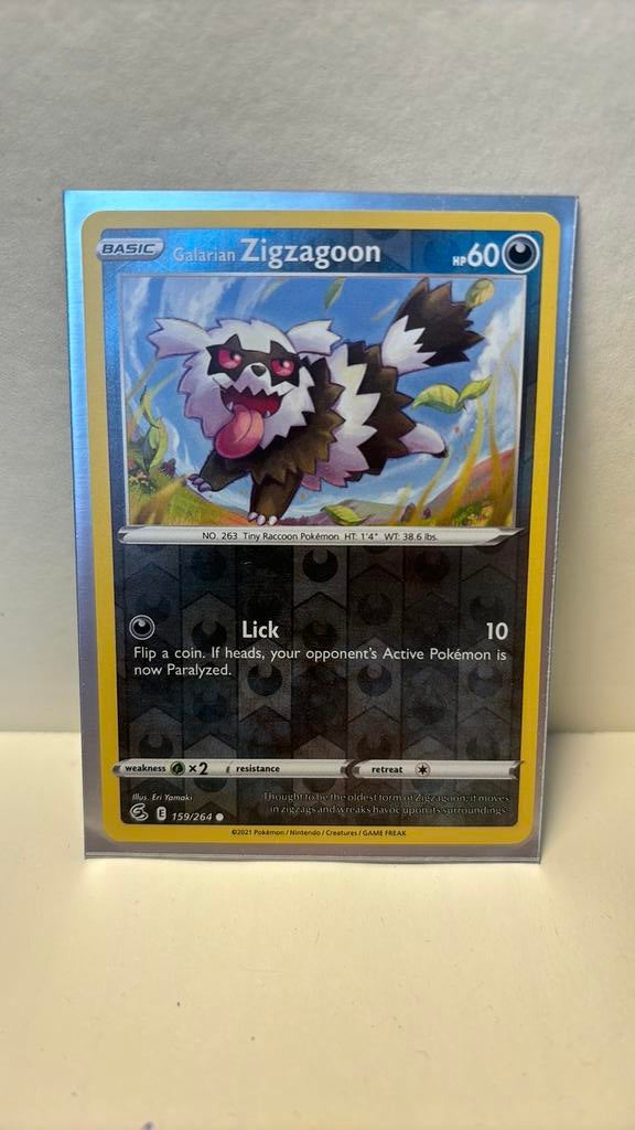 Galarian Zigzagoon 159/264 fusion strike reverse holo pokem, Ophalen of Verzenden, Nieuw, Boosterbox