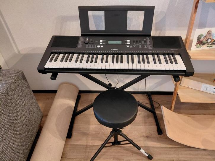 Yamaha PSR-E373 Keyboard met Standaard, Kruk en pedaal, Muziek en Instrumenten, Keyboards, Zo goed als nieuw, 61 toetsen, Yamaha