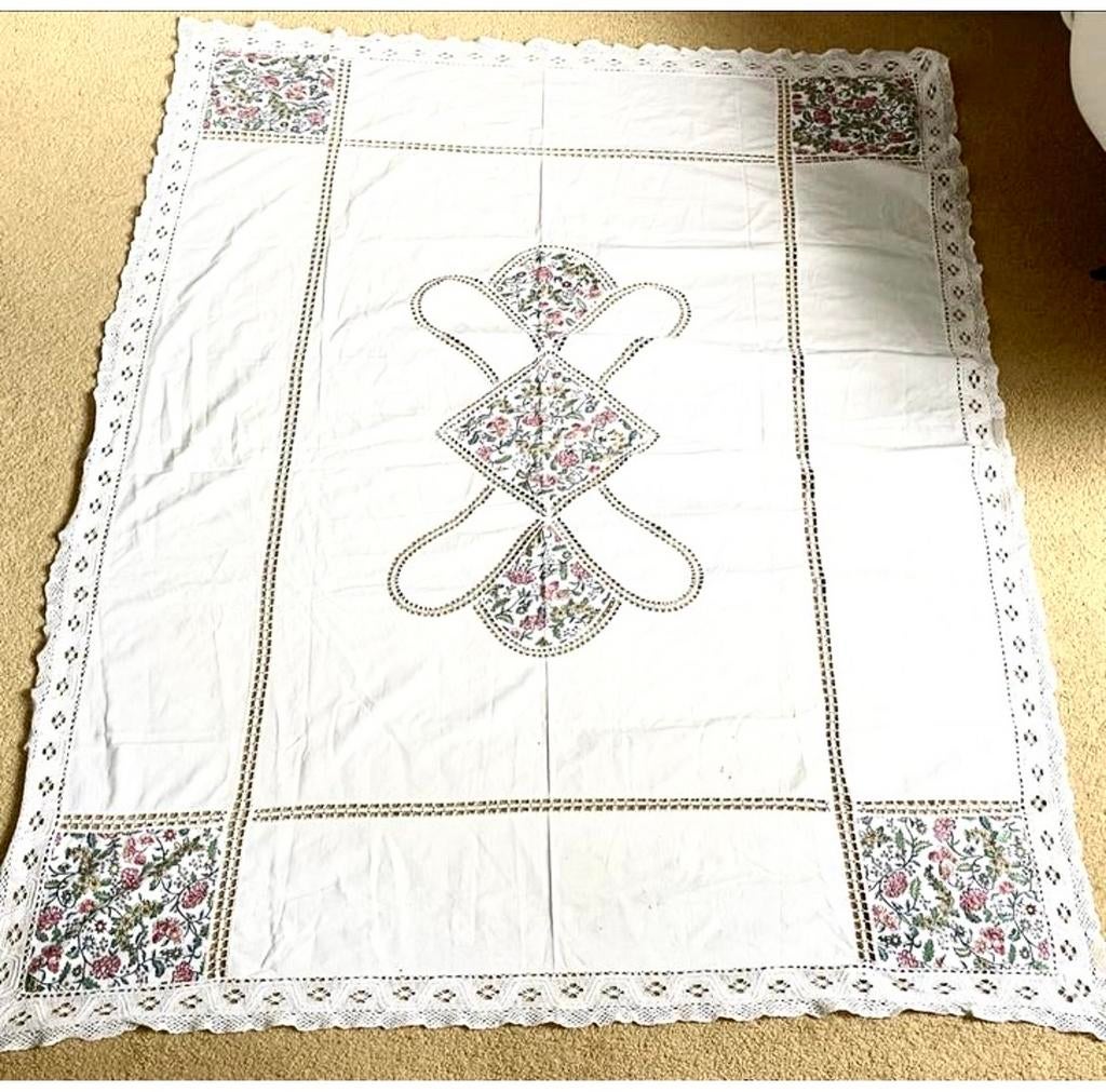 Wit vintage tafelkleed met bloemenpatroon en kant, 1.50/1.15, Ophalen of Verzenden
