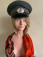 DDR Volksarmee Politie Pet - “hey Nikita is it cold?”, Verzamelen, Ophalen of Verzenden, Overige soorten, Duitsland, Helm of Baret