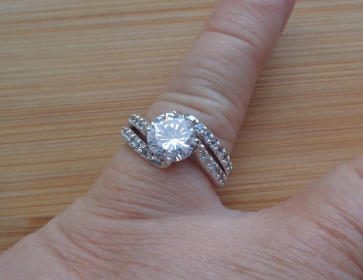 zilveren luxe ring met schitterende stenen [846], Sieraden, Tassen en Uiterlijk, Ringen, Zo goed als nieuw, Dame, Kleiner dan 17