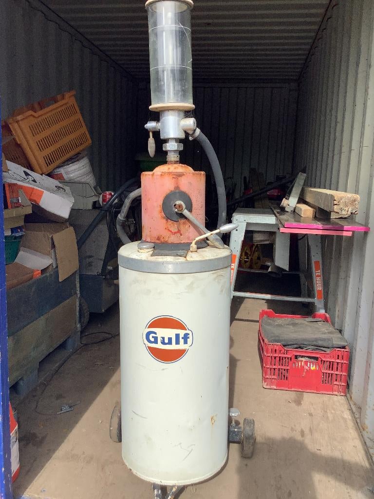 Benzine pomp 2 takt, merk GULF,, Ophalen, Gebruikt