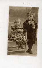P19; foto op karton 5/5 x 9 cm, Verzenden, Voor 1940, Zo goed als nieuw, Foto