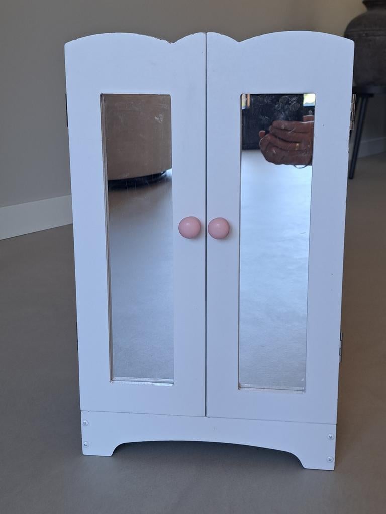 Houten poppen kledingkastje, Ophalen, Gebruikt, Babypop