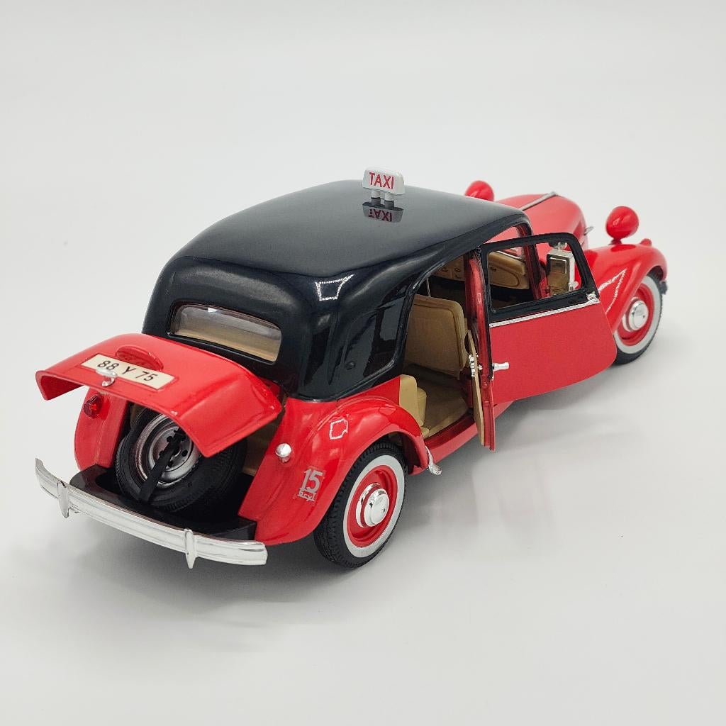 Citroën Taxi 15 CV 6 Cylindres 1952, Rouge Et Noire, Maisto 1/18 - Occasion