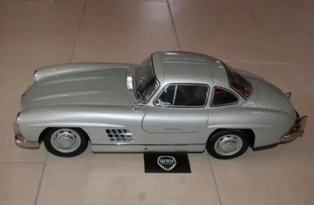 !! SALE !! 1:8 MERCEDES GULLWING silver/black Eaglemoss WRH, Hobby en Vrije tijd, Modelauto's | 1:5 tot 1:12, Ophalen, Zo goed als nieuw