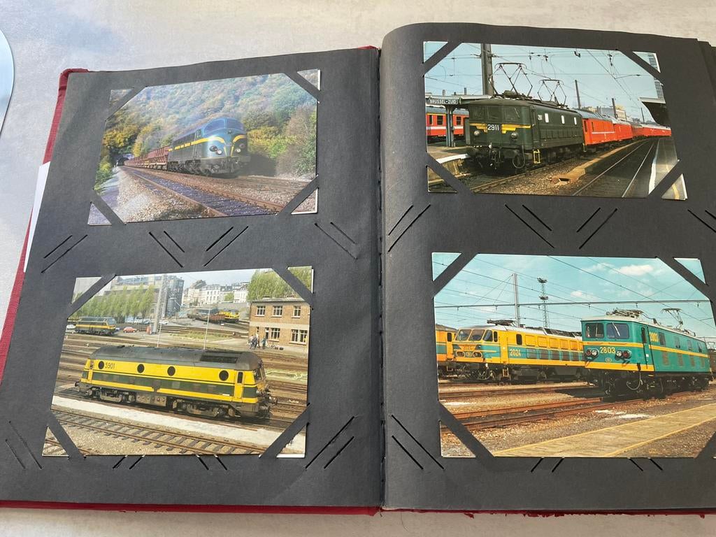 1 album met 125 ansichtkaarten en foto’s trein tram bus, Ophalen of Verzenden, Gebruikt, Trein, Kaart of Prent