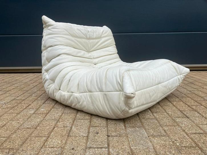 100% authentieke Togo Ligne Roset in originele Beige leder, Huis en Inrichting, Fauteuils, Ophalen of Verzenden