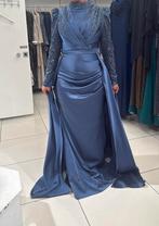 Prachtige blauwe galajurk met details - Nieuw met etiket, Maat 38/40 (M), Galajurk, Blauw, Nieuw