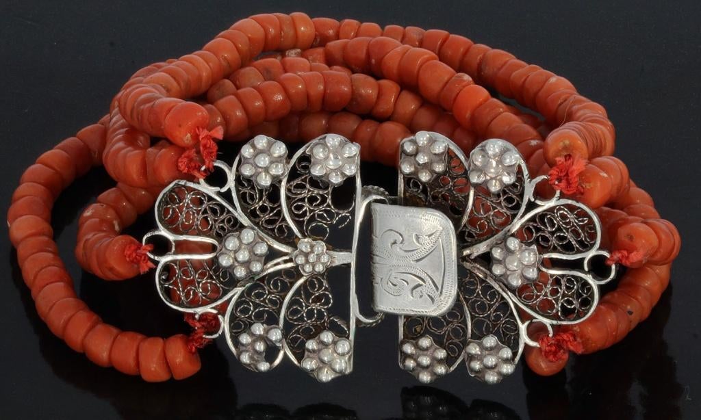 Bloedkoraal antieke armband groot zilveren slot fraai dames, Verzenden, Zilver, Armband, Met edelsteen