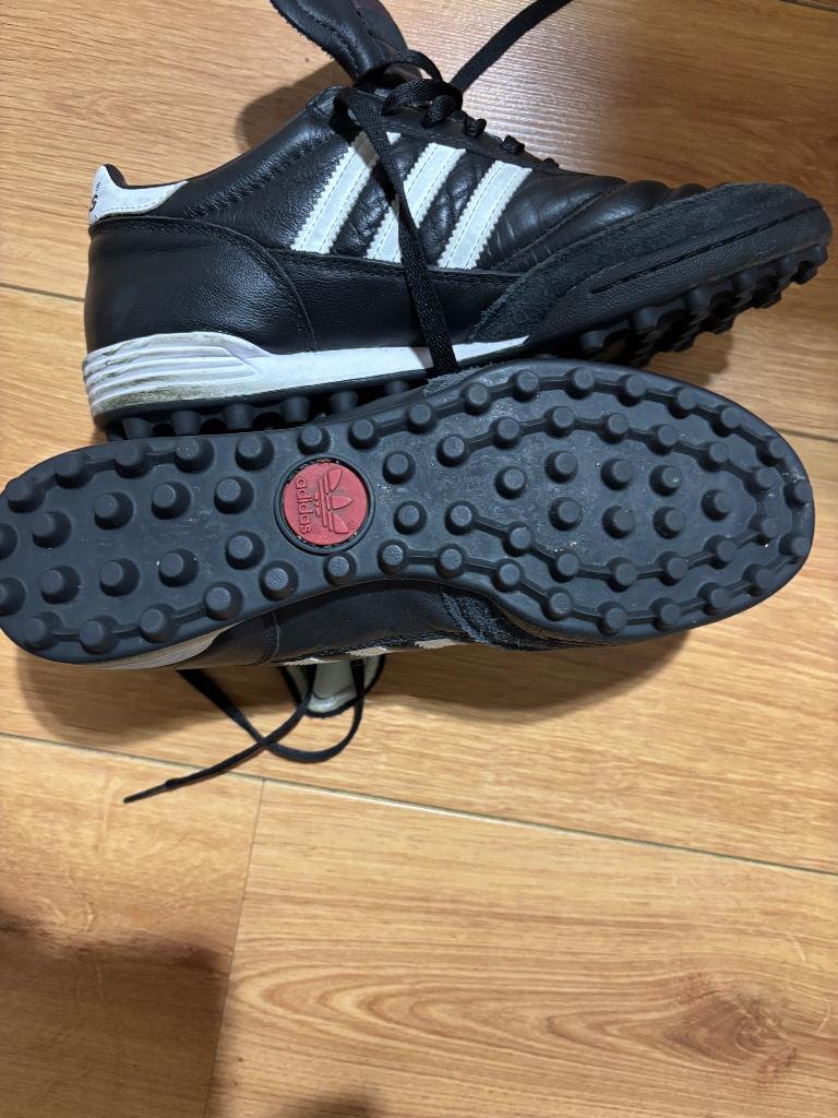 Adidas voetbalschoenen kunstgras, Schoenen, Zo goed als nieuw, Maat M, Ophalen of Verzenden