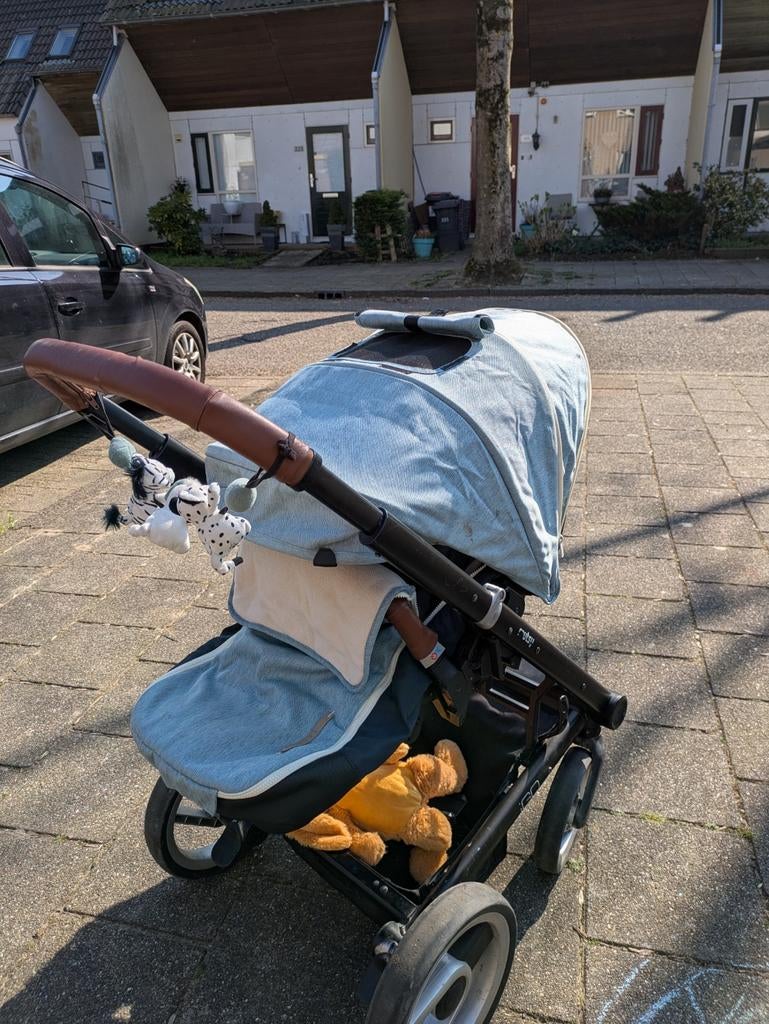 Mutsy Igo buggy met reiswieg en autostoel adapters, Kinderen en Baby's, Kinderwagens en Combinaties, Ophalen, Gebruikt