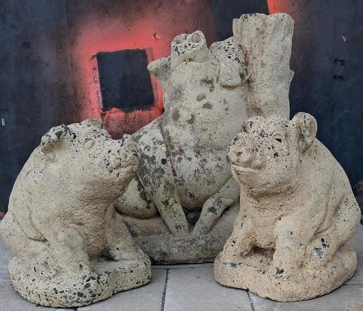 Varken. Zeug met 2 biggetjes.  Beton.  * Zie tekst., Tuin en Terras, Tuinbeelden, Gebruikt, Dierenbeeld, Beton, Ophalen
