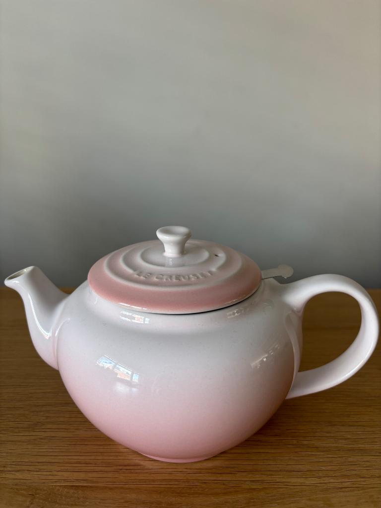 Le Creuset theepot lichtroze nieuw!, Ophalen, Overige typen, Nieuw, Overige stijlen
