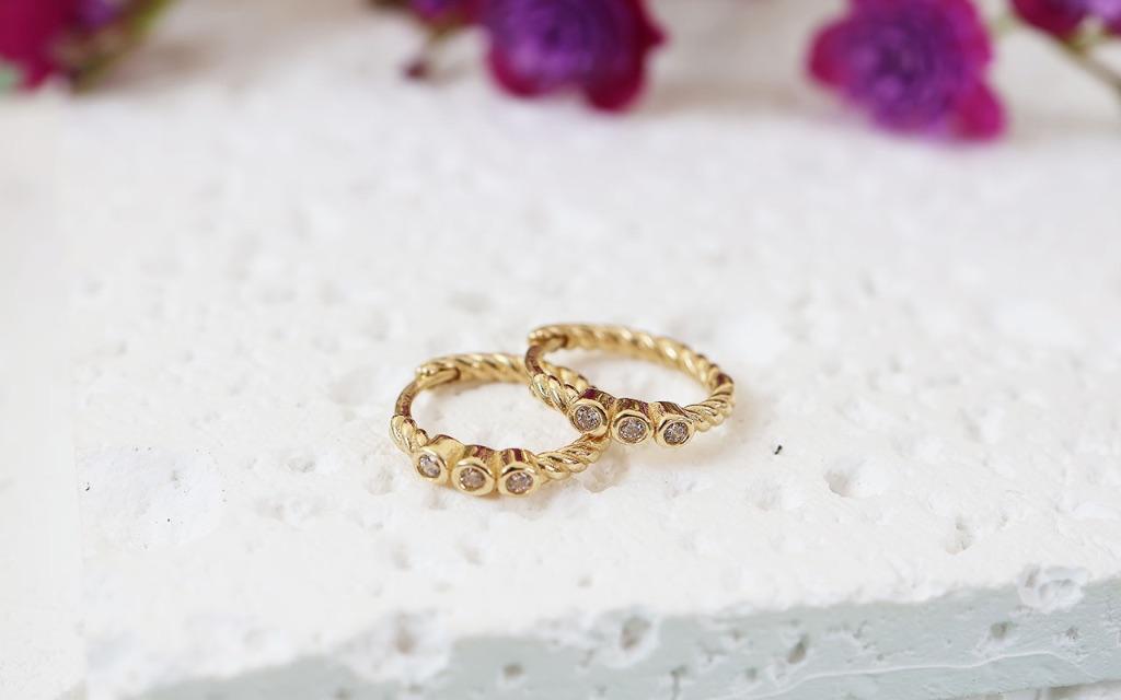 14 Karaat Gouden Gedraaide Creolen Met Zirkonia, Ophalen of Verzenden, Zo goed als nieuw, Goud, Goud