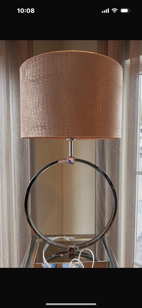 Zilverkleurige lamp met lampenkap zgan, Huis en Inrichting, Lampen | Lampenkappen, Ophalen of Verzenden, Zo goed als nieuw, Rond